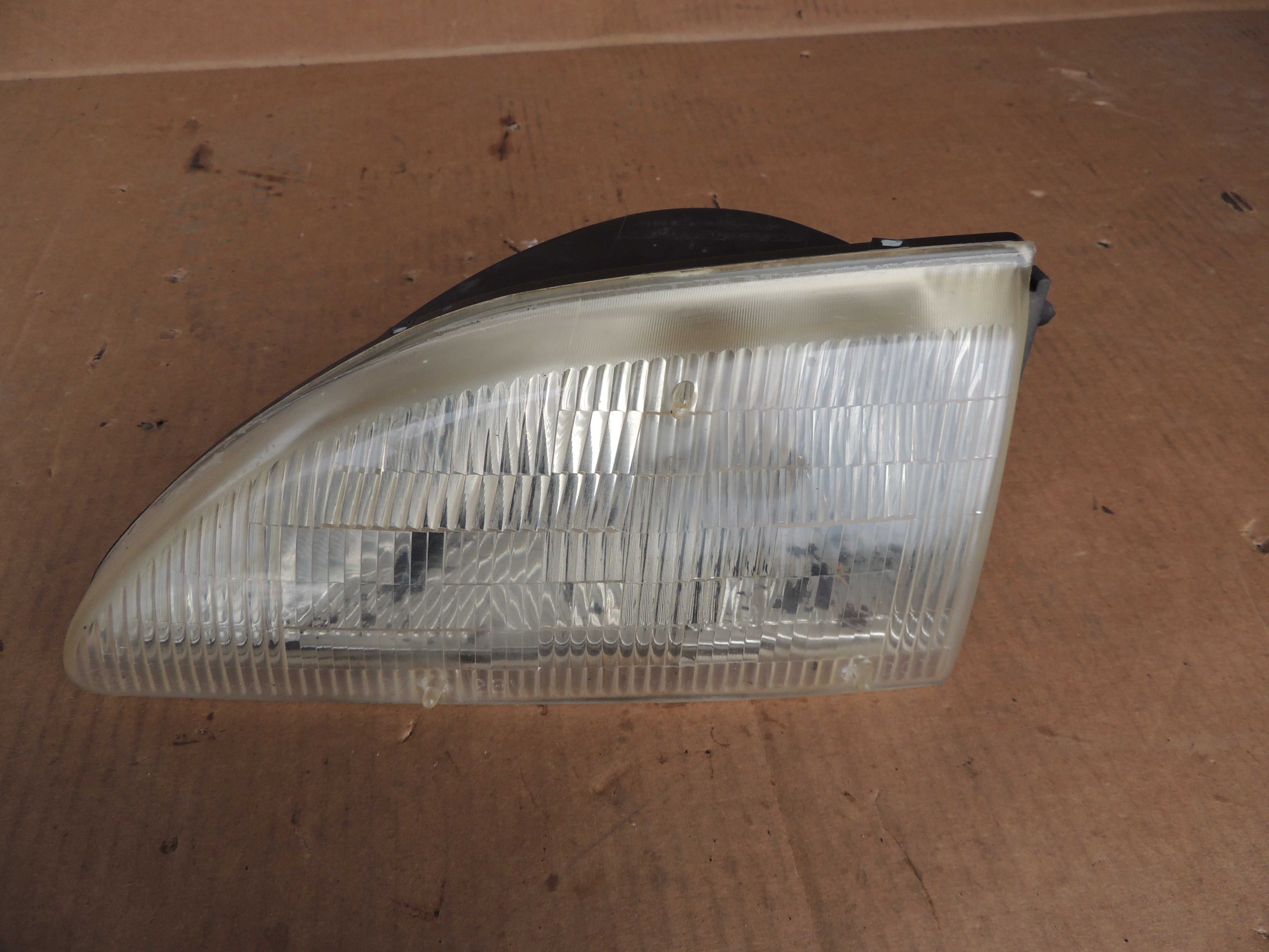 Lampa przednia lewa Ford Mustang 4 IV 94,95,96 USA