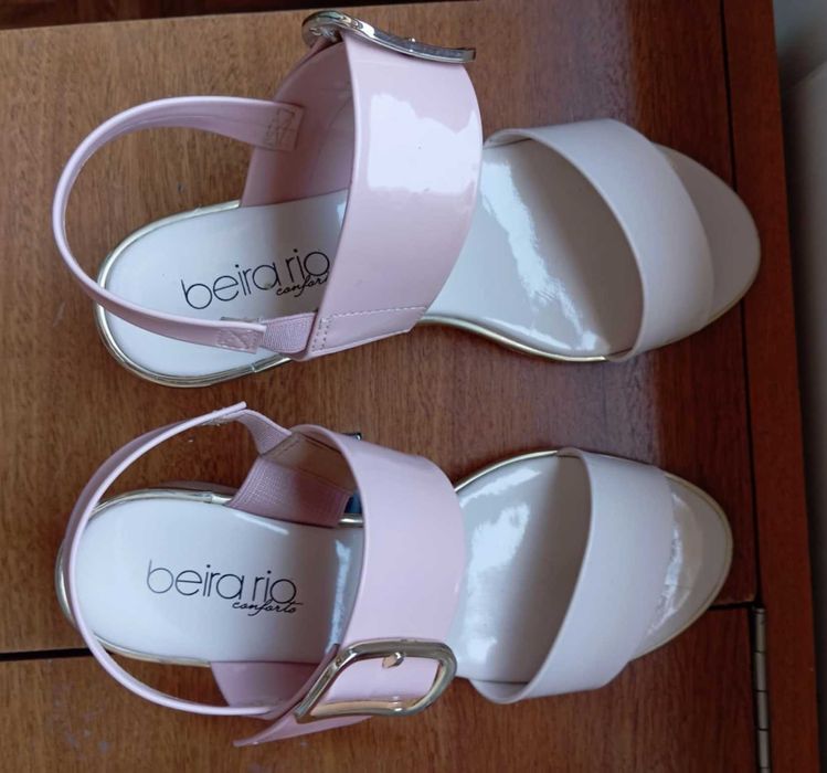 Sandálias praticamente novas, T.39