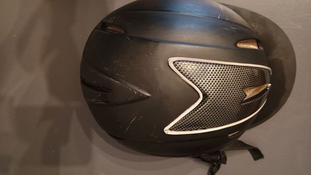 Kask jeździecki firmy HKM
