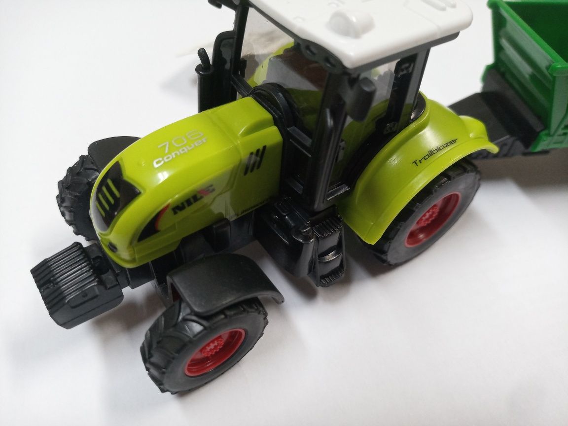 Brinquedo trator agrícola