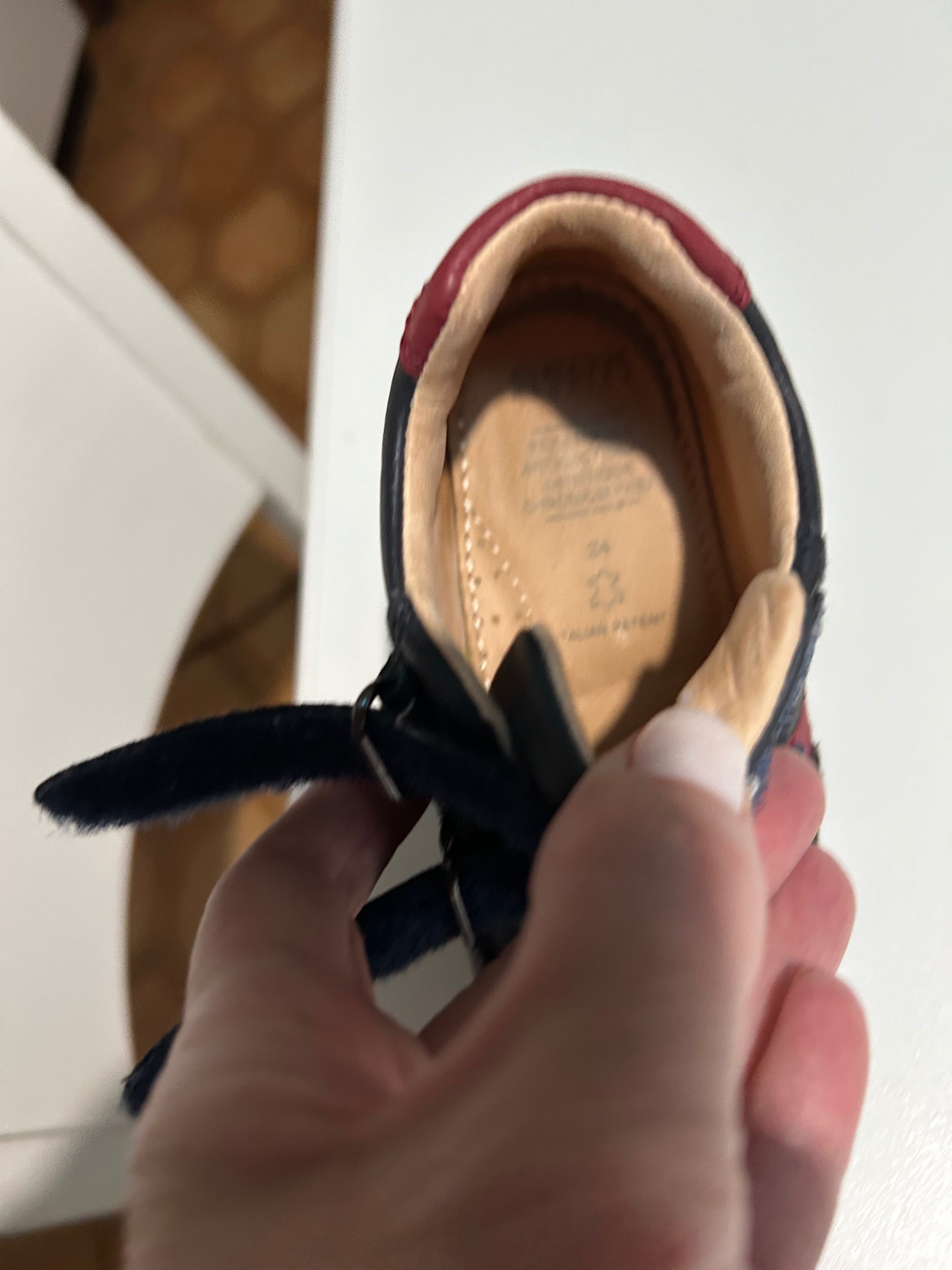 Sapatos Geox azuis marinho N 24 como novos em pele.