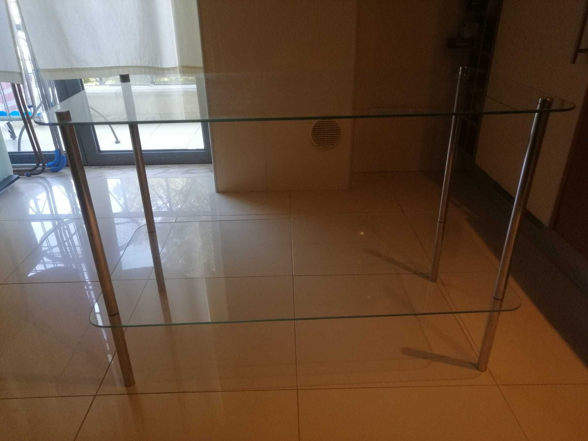 Mesa retangular de TV com duas prateleiras em vidro
