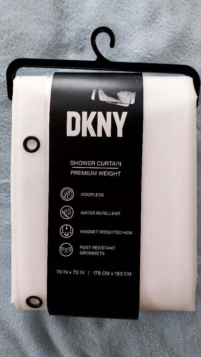 Брендовая шторка в ванную DKNY