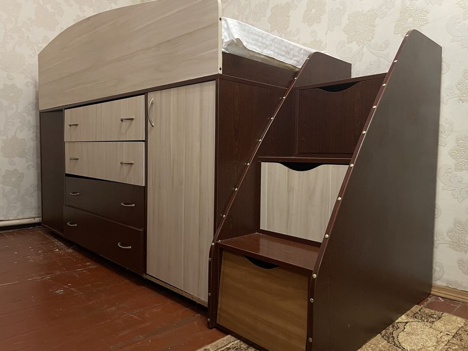 Чудове дитяче ліжко-горище