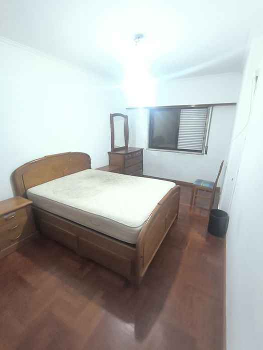 Alugo  2 quartos  amadora