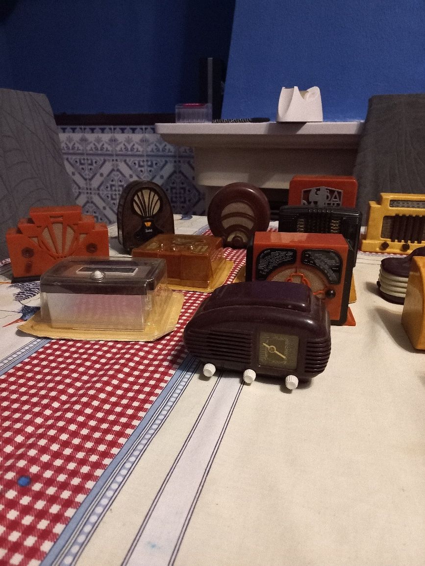 Coleção de mini radios ,todos a funcionar