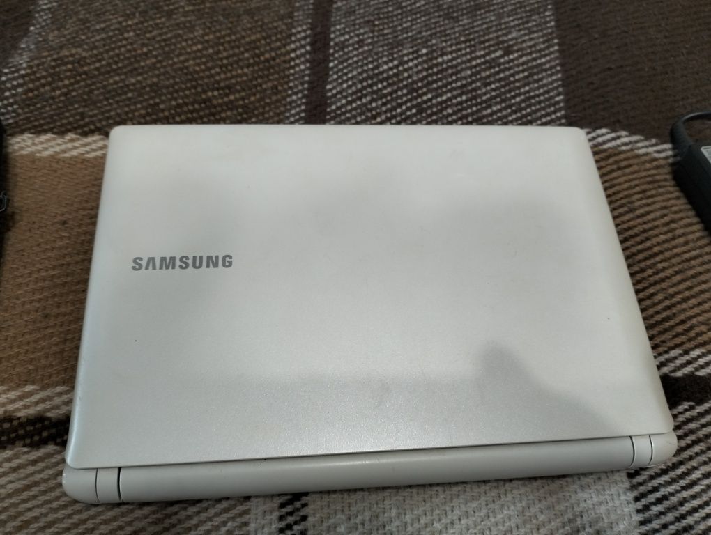 Нетбук Samsung N142 Plus.