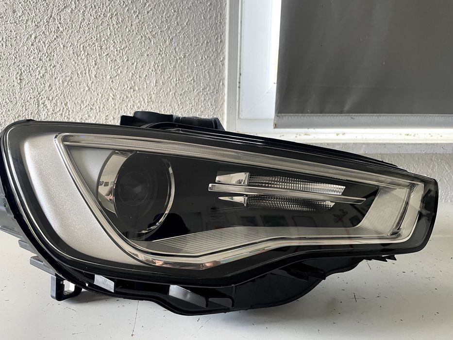 LAMPA prawa AUDI A3 8V  xenon led CALA IDEALNA 15 r 2 moduły reflektor