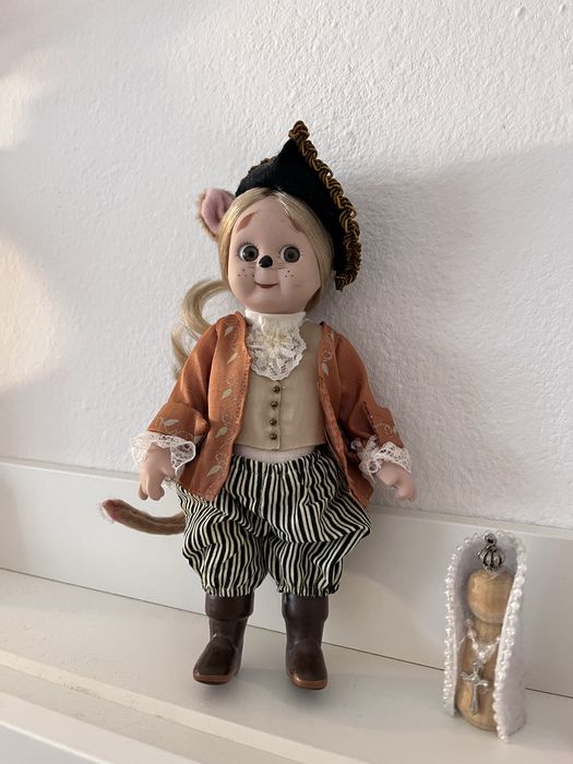 Gato das botas em porcelana