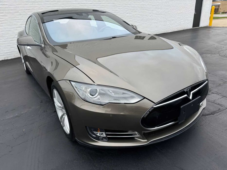 Tesla Model S 85D      2015