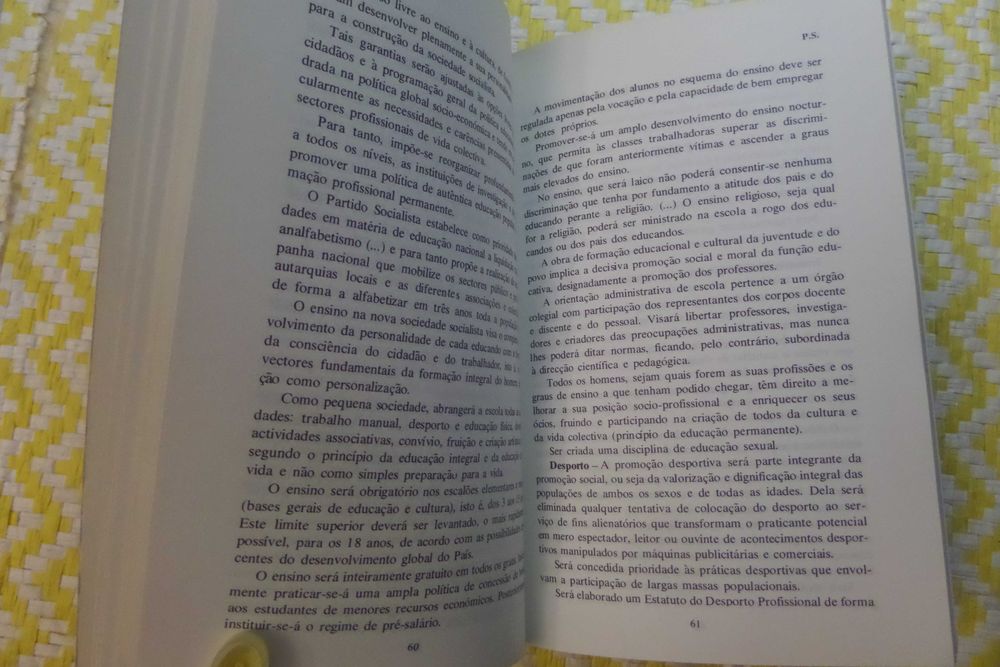 A OPÇÃO DO VOTO - As eleições para a Assembleia Constituinte - 1975.