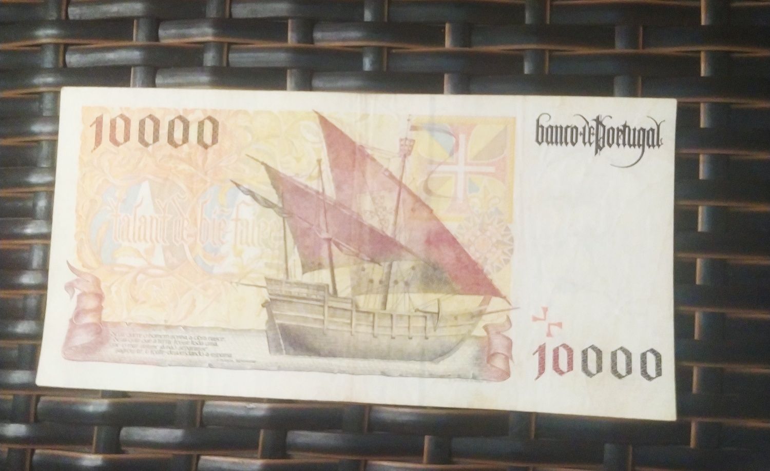 Nota 10 000 escudos