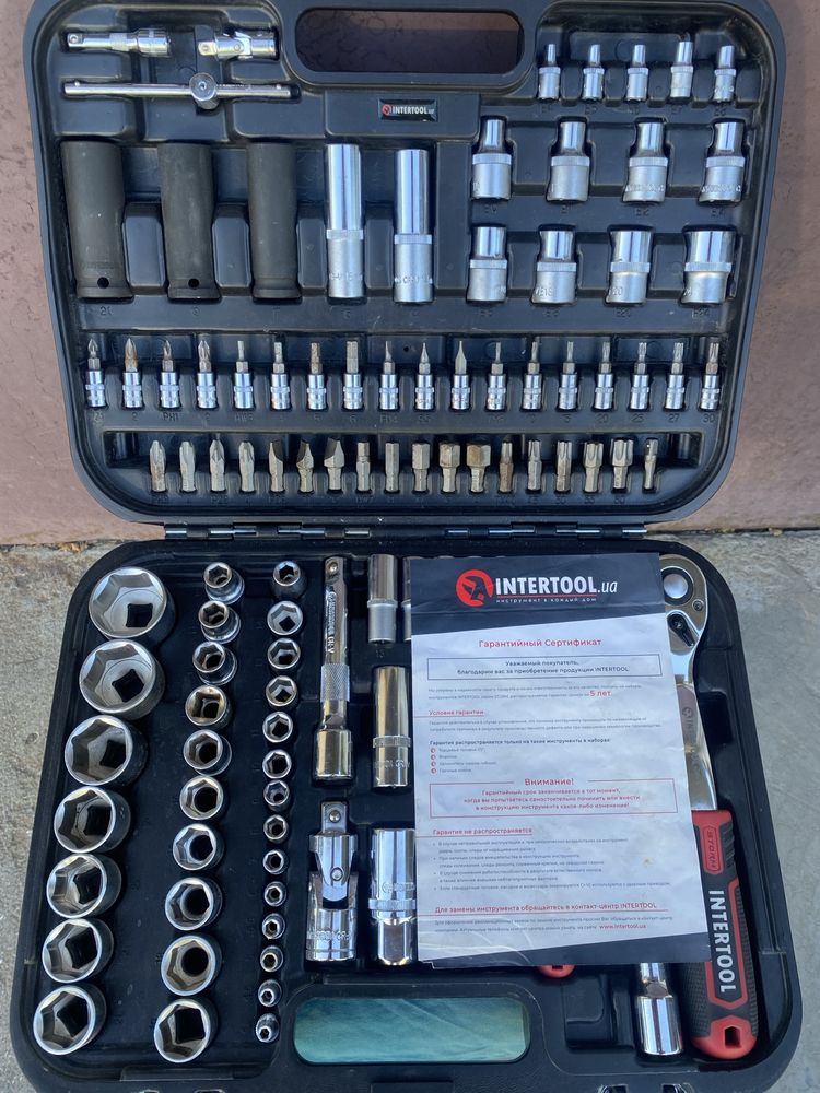 Набор инструментов Intertool 111 ед., STORM, 1/2", 1/4", Cr-V