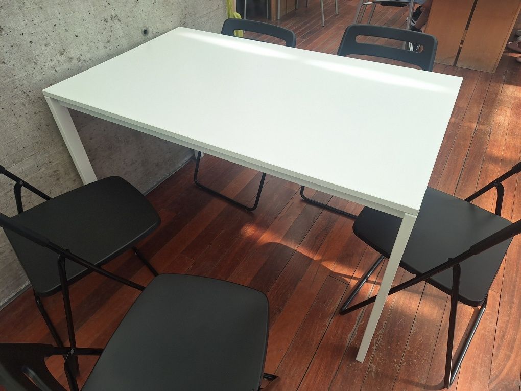Mesa Branca 125 cm por 75cm