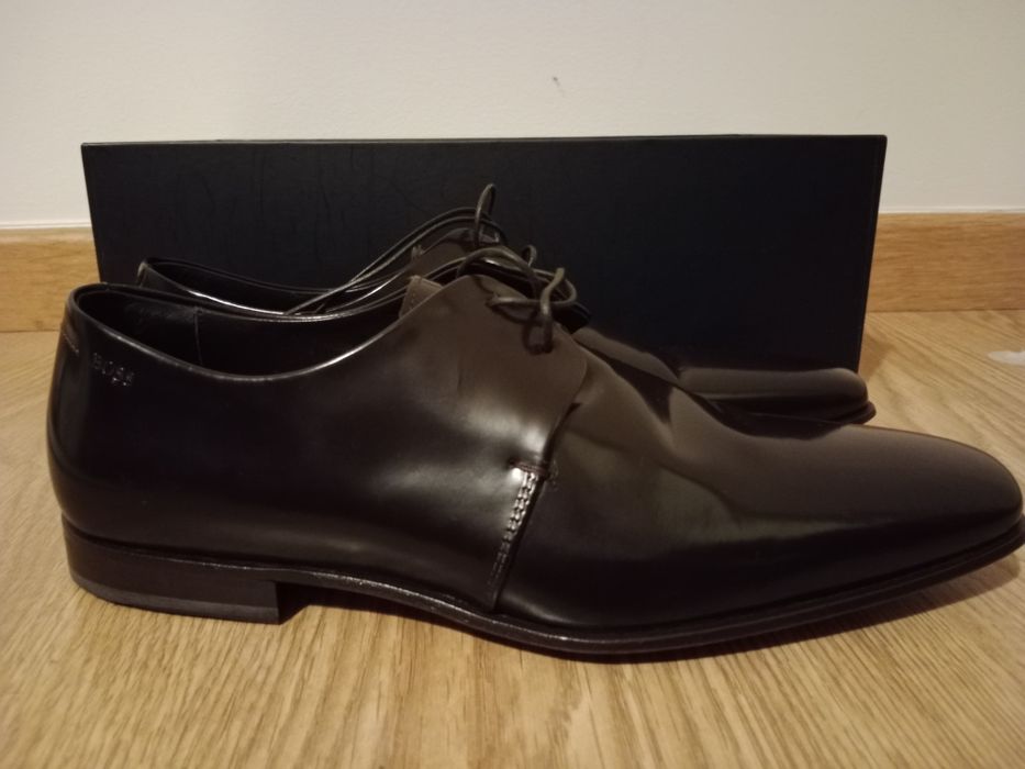 Sapatos Boss novos