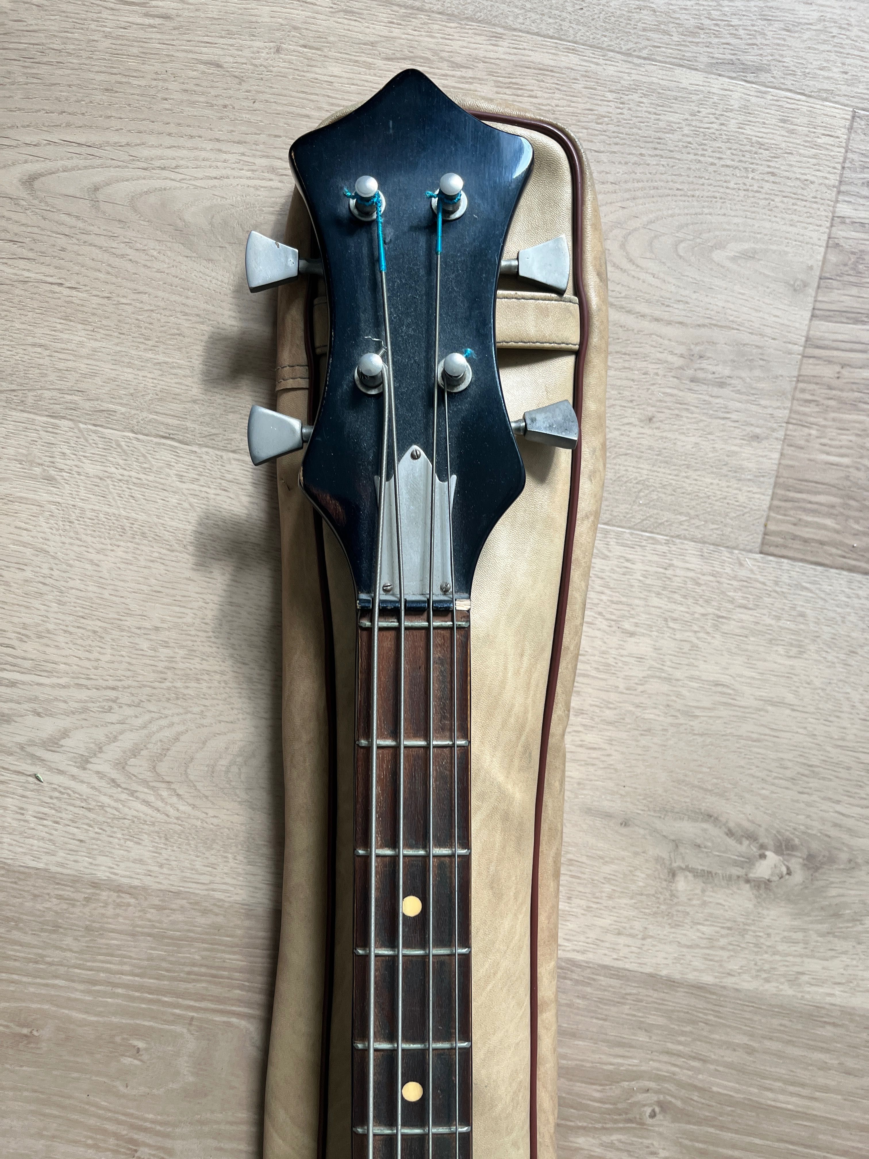 Gitara basowa Borisov Fuzz. USSR Bass BAS-1 (Solo-1)