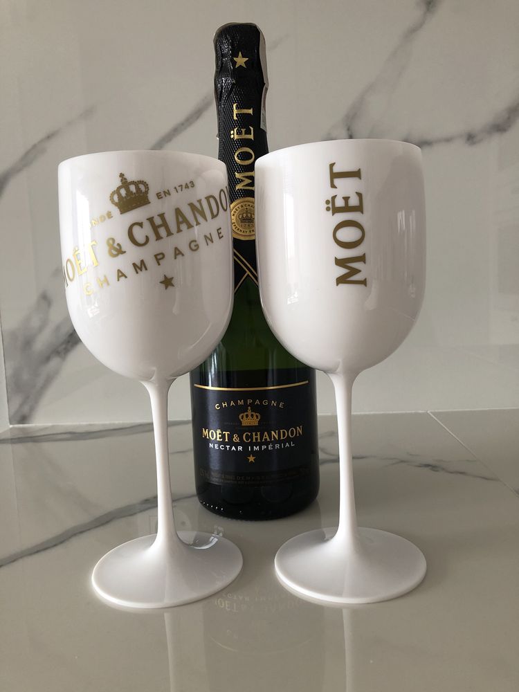 2 Piękne białe kieliszki Moët & Chandon