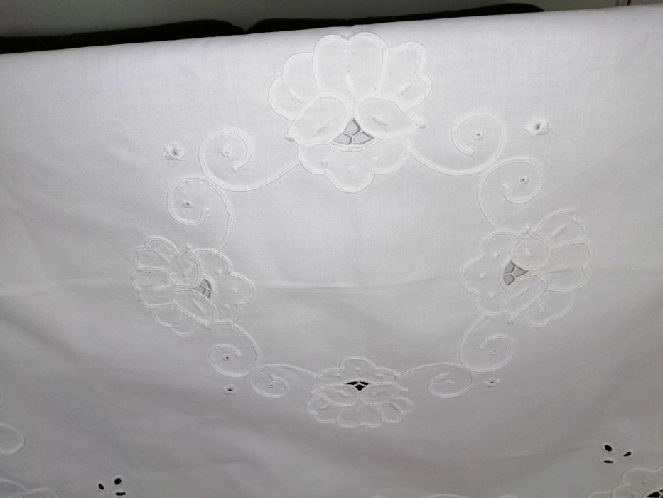 Haft maszynowy serweta biała