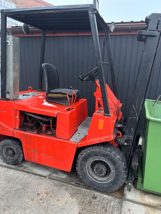 Wózek widlowy 4 cylindrowy