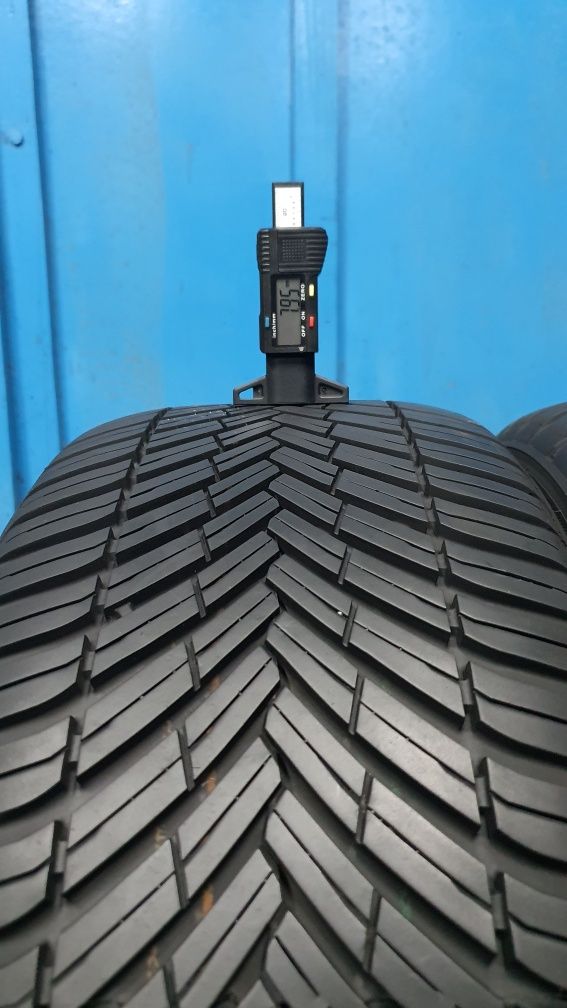 4 x 245/45 R18 Sprzedam opony całoroczne Toyo ! Rok 2022