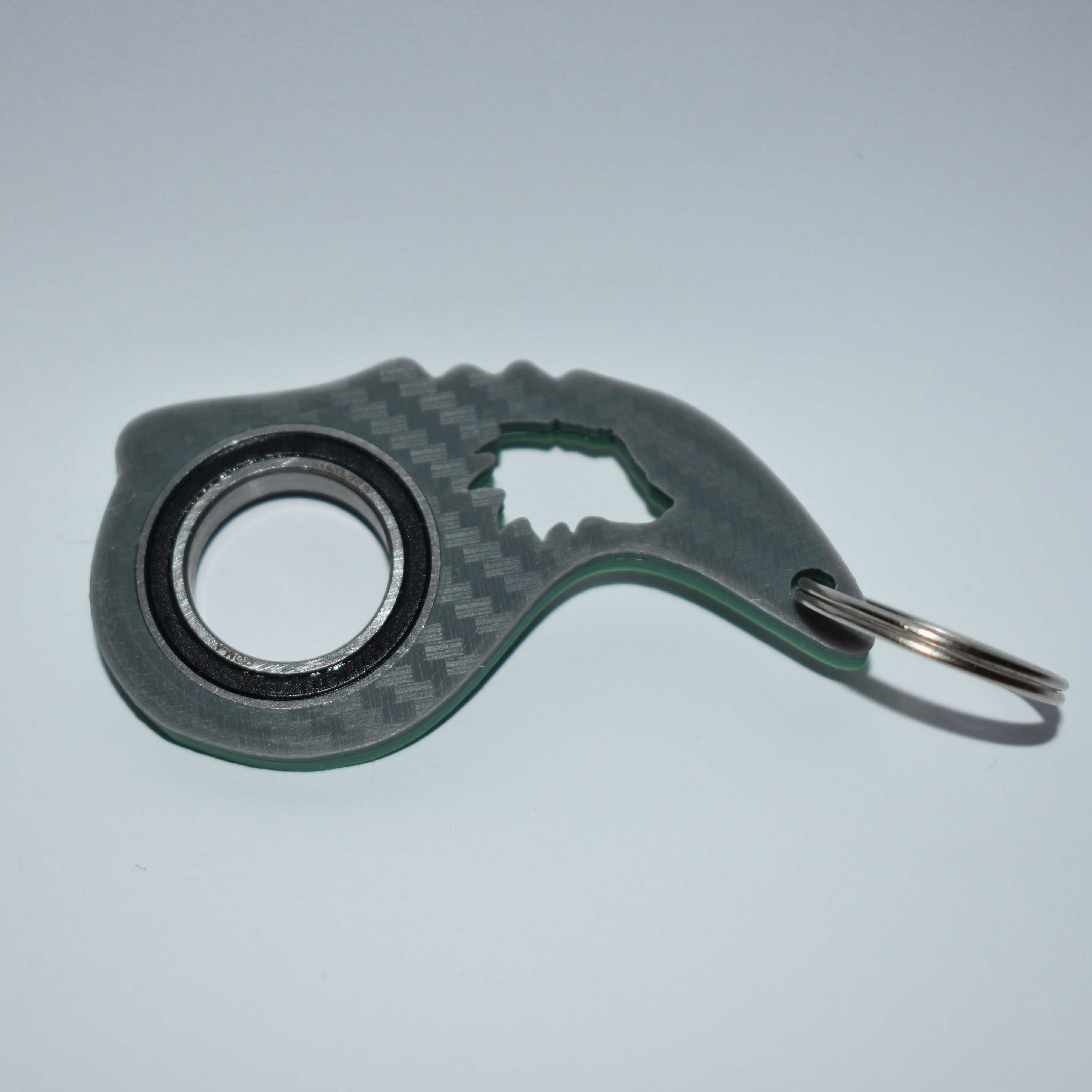 Keyrambit karambit spinner brylok zawieszka do kluczy szaro-zielony