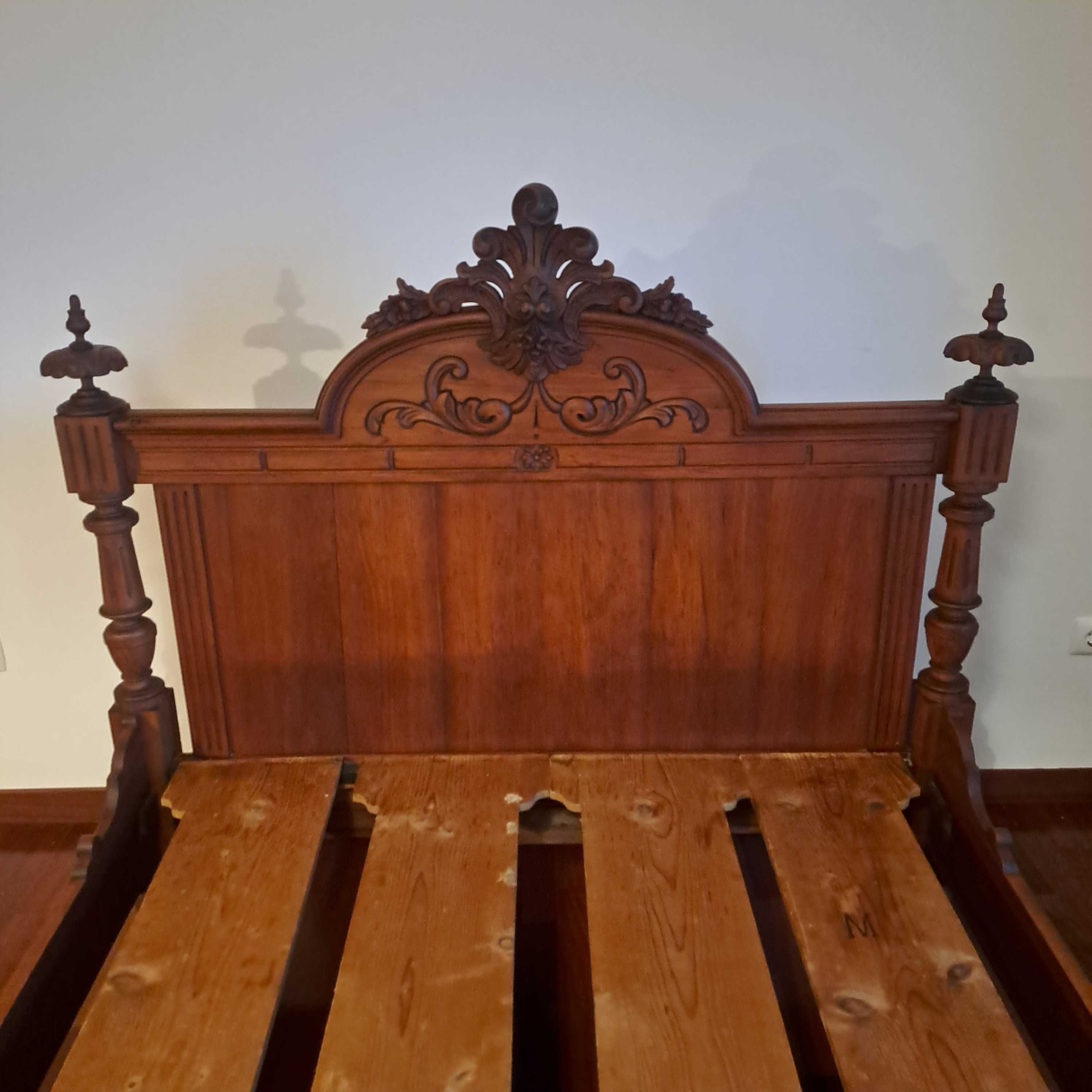 Cama  Madeira Antiga
