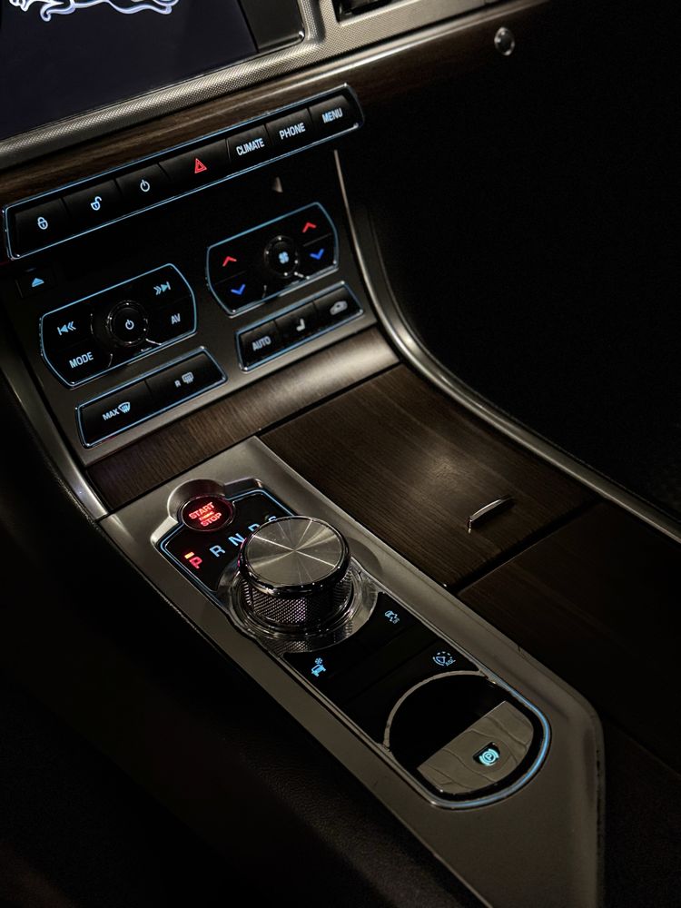 Найтильніший JAGUAR XF 2012 року 3.0 бенз