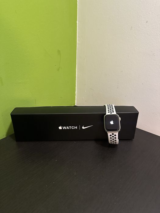 Apple Watch Serie 7 Nike - Starlight Aluminum 41”
