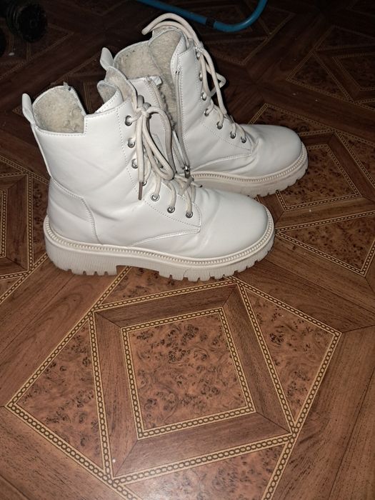 Женские зимние ботинки