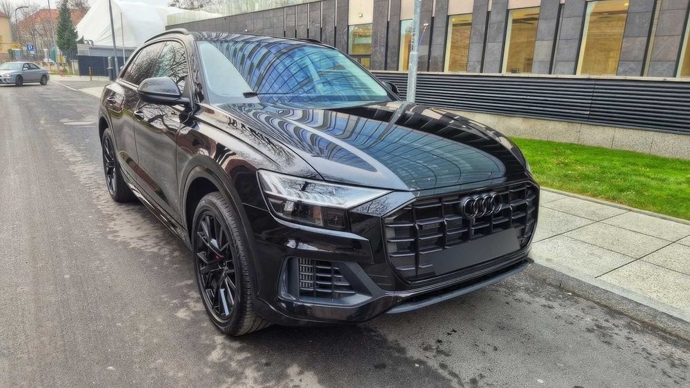 Audi Q8      2023