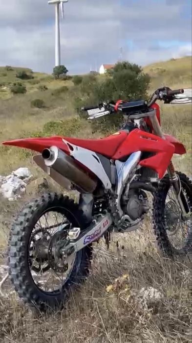 Moto bem estimada crf 450