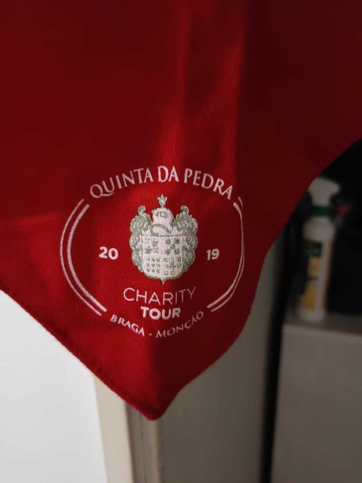 Lenço vermelho da Quinta da Pedra (Braga - Monção)