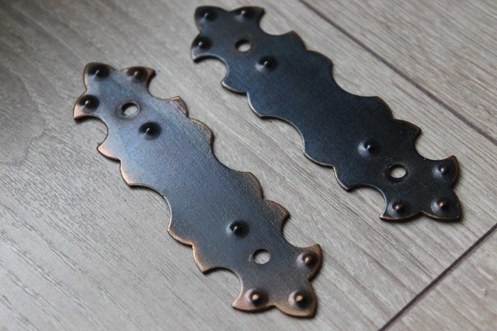 10x Okucie meblowe ozdobne brąz/mosiądz ciemne z starych mebli Vintage