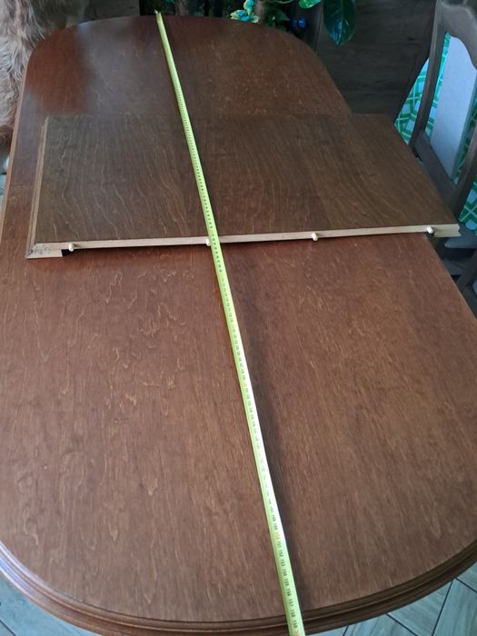Duży masywny rozkładany stół