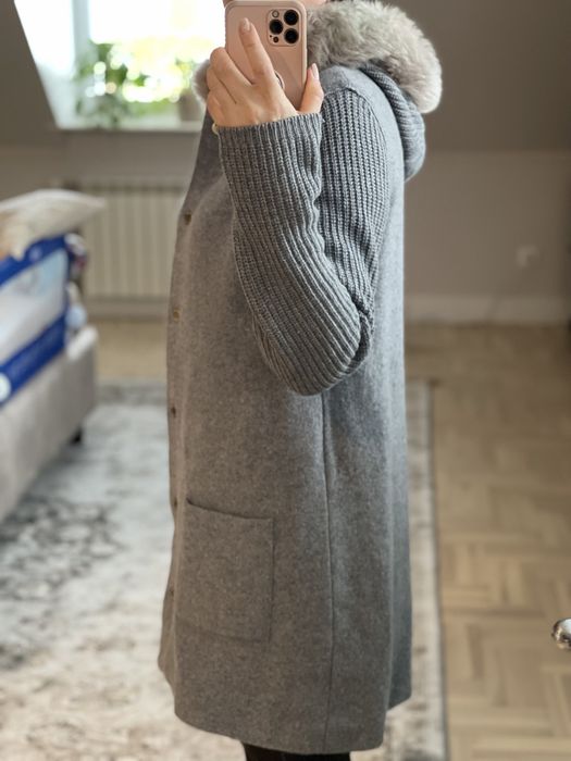 Płaszczyk ze sweterkowymi rękawami Massimo Dutti
