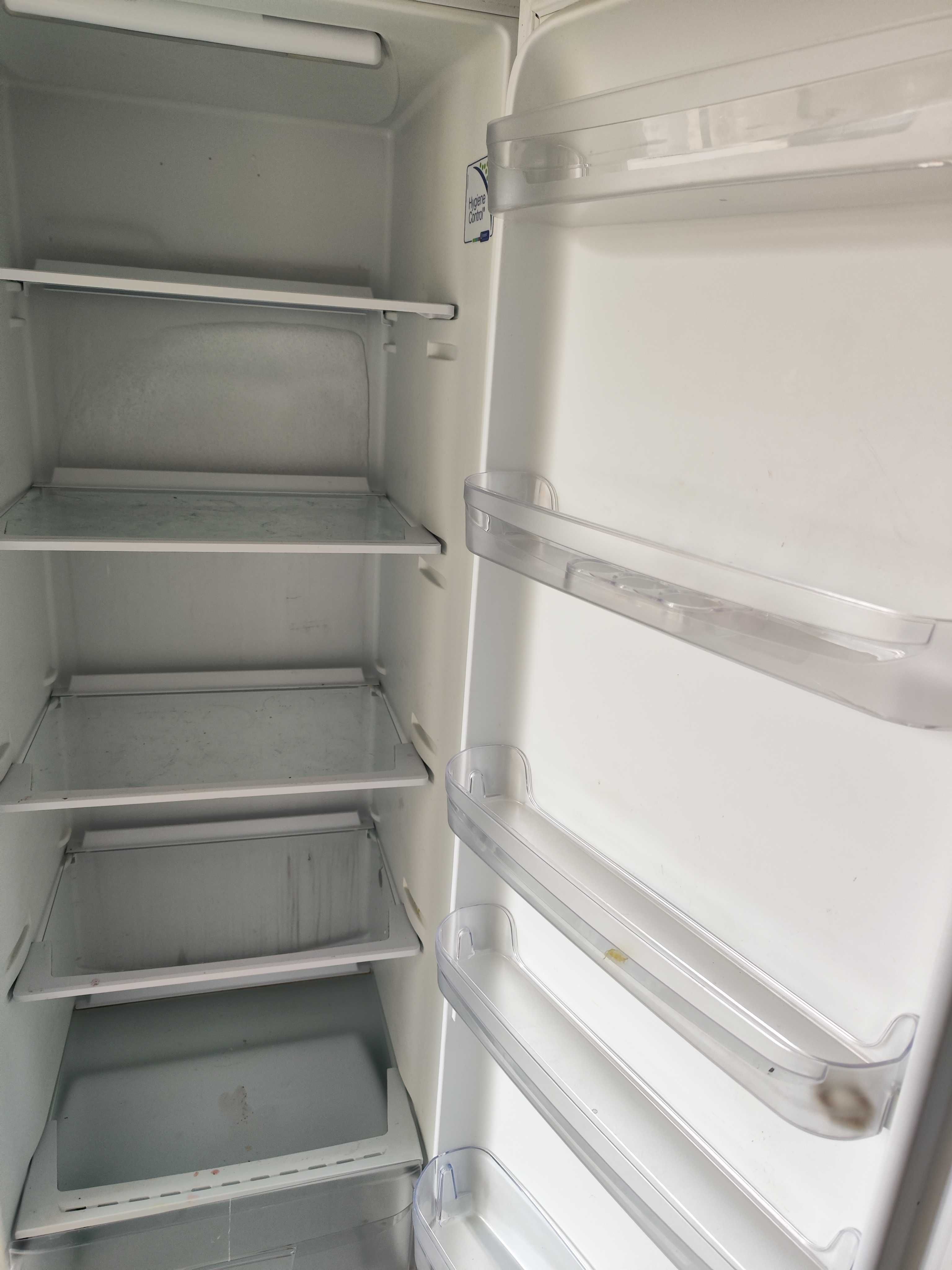 Frigorífico indesit em bom estado