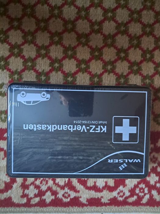 Sprzedam apteczkę samochodową