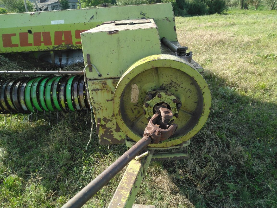 Прес підбирач Claas