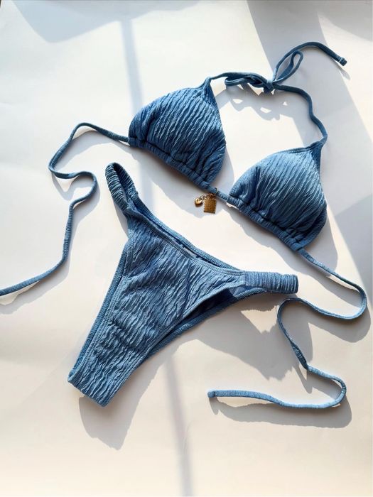 Блакитний купальник