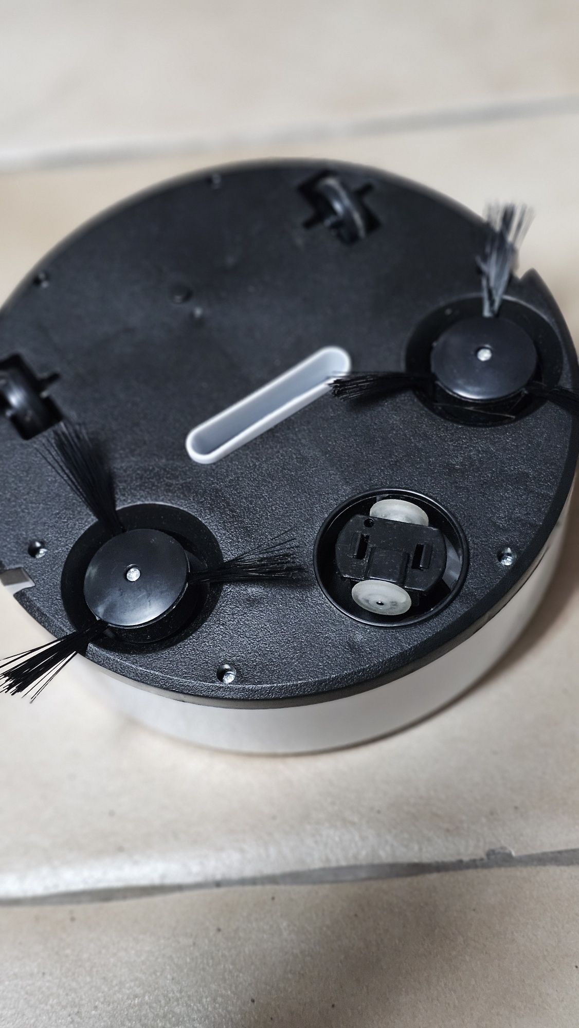 Mini robot aspirador