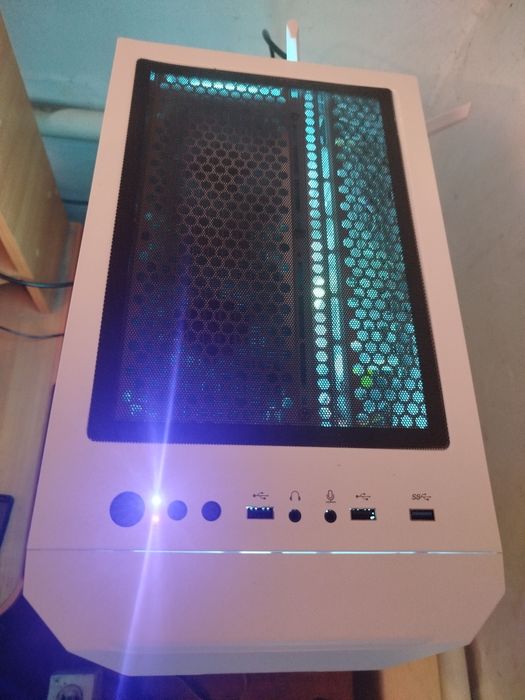 Rx5700xt rayzen 7 7700 5.47 Ggz 32gb ddr5 ssd nvme 4.0