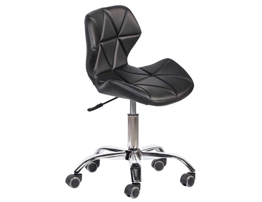 Черный офисный стул на колесиках / Черное кресло компьютерное