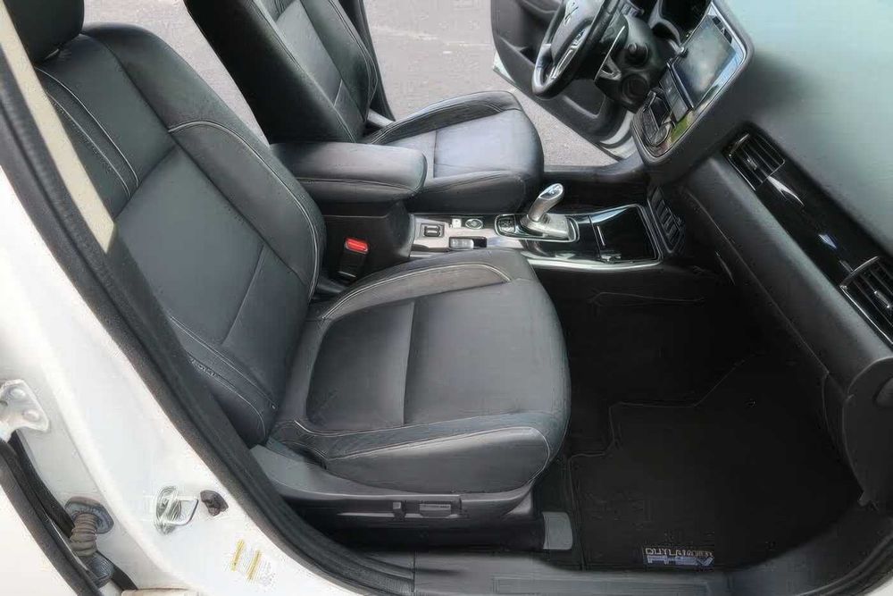 Mitsubishi Outlander Hybrid Plug-in SEL      2018