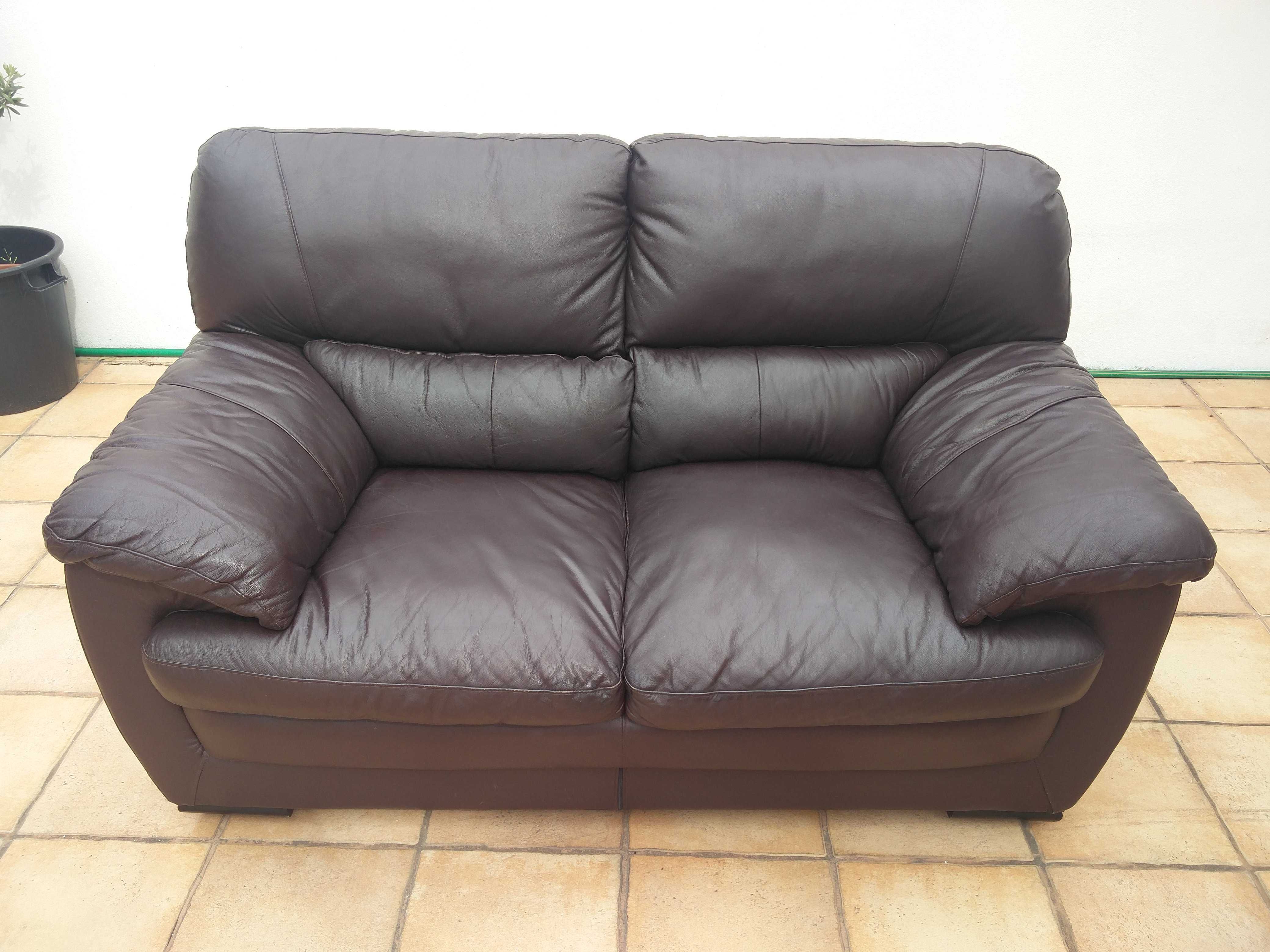 conjunto de 2 sofas em pele genuina, cor castanha, € 425,00
