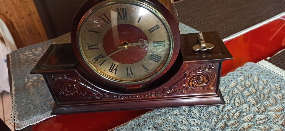 Часы настольные Весна