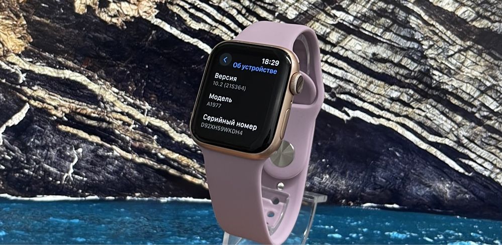 Apple Watch  Series 4 Gold 40 mm GPS / 82%