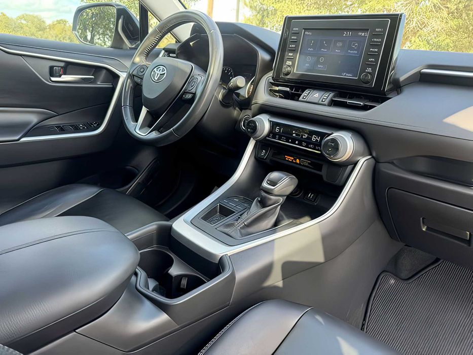 Toyota RAV4      2019