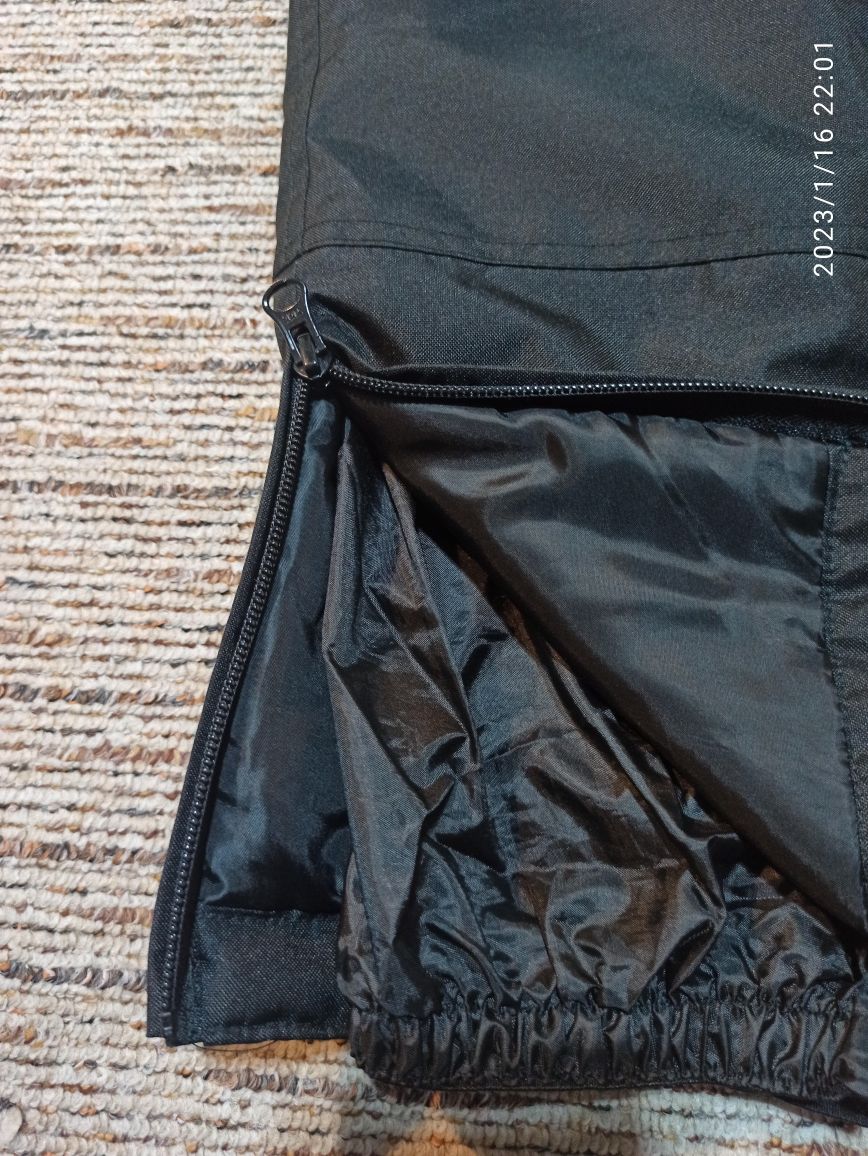 Czarne nowe spodnie zimowe na szelkach 98/104