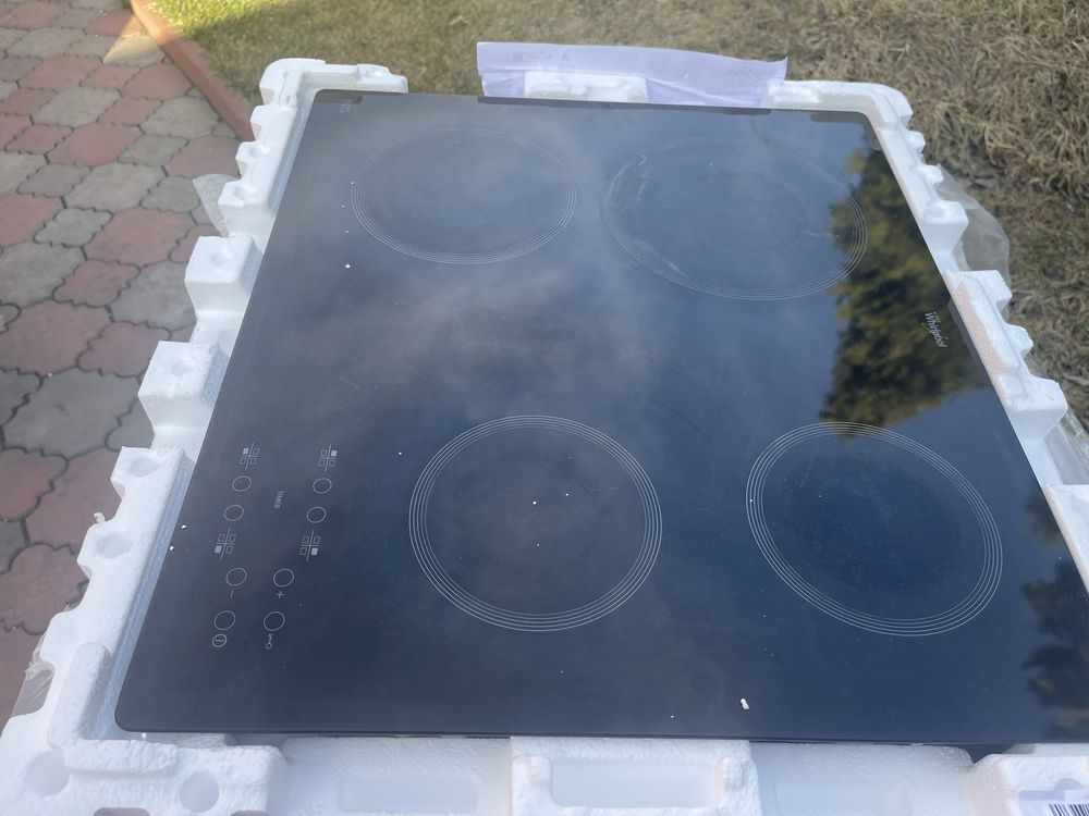 Продам електричну варочну панель на 4 конфорки Whirlpool
