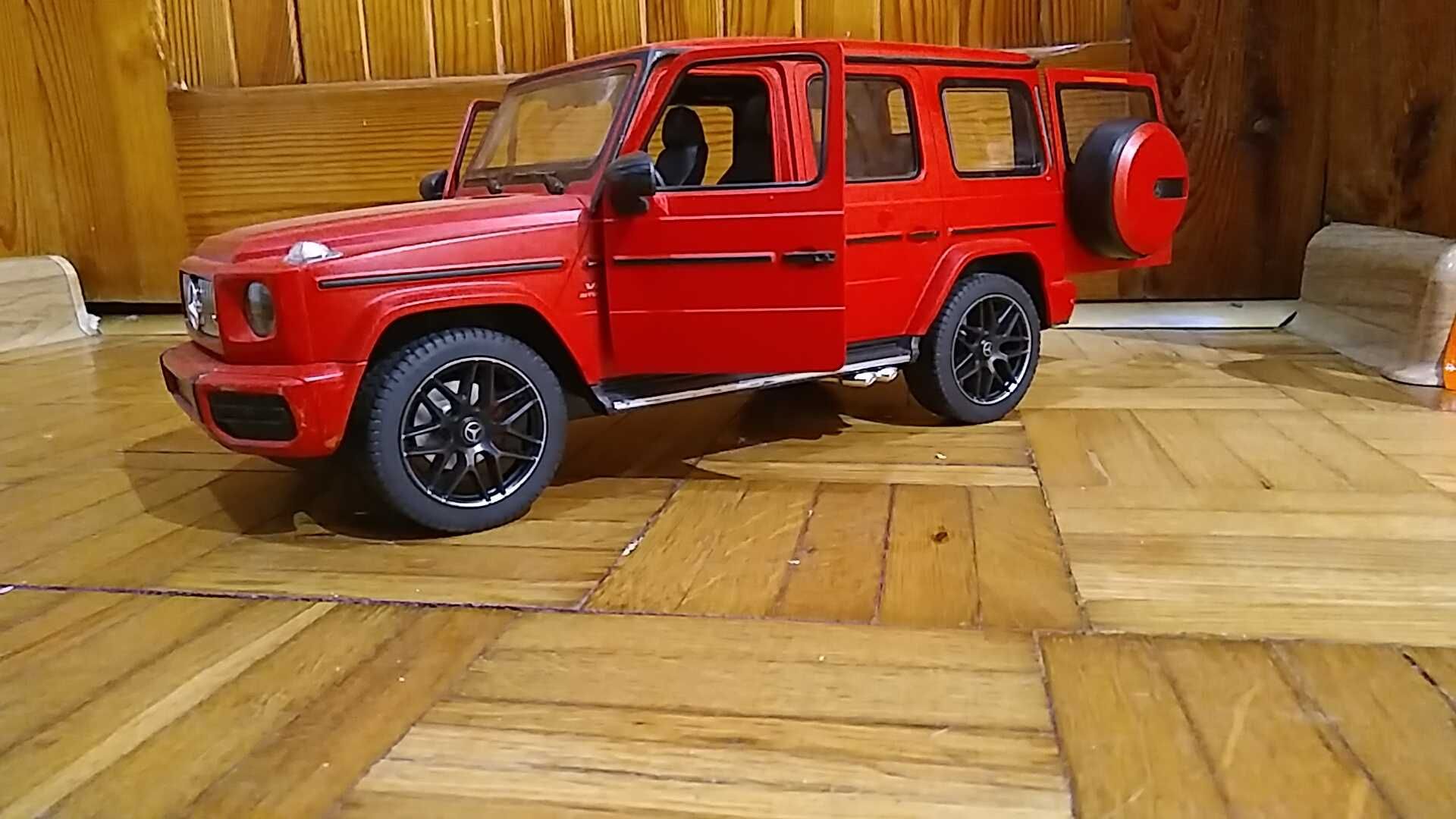 Zabawka Mercedes-AMG G 63 na pilota